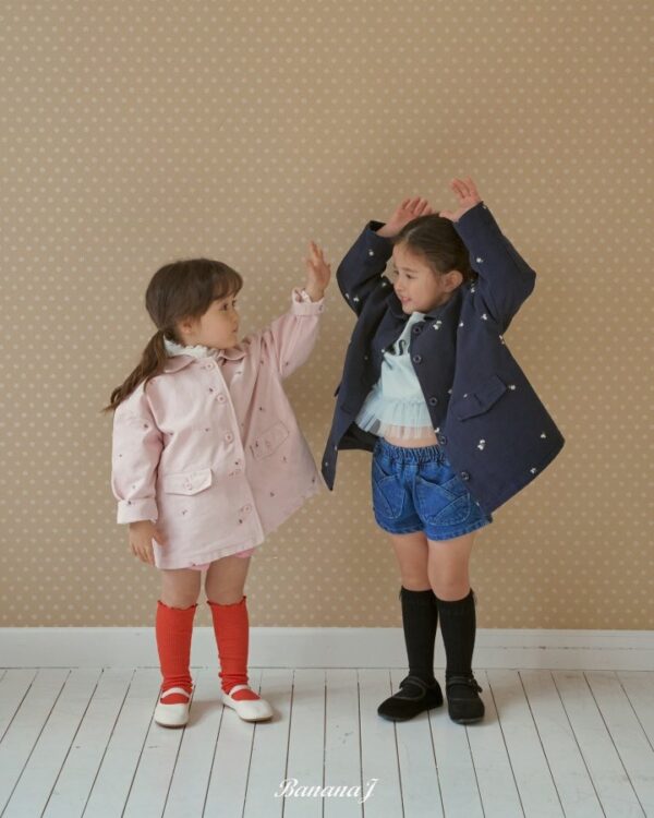 9EA0F050-EF04-494F-976B-98F1966033D2 〖預購〗小精靈繁花刺繡舒柔夾克