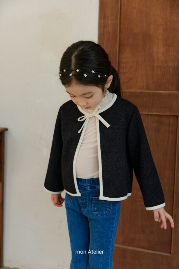 A1C70945-0FE9-49B1-9773-4CB9ECFEA97F 〖預購〗經典剪影撞色蝴蝶結外套