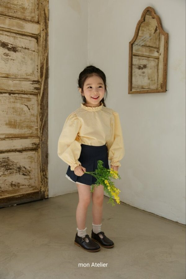 A607B716-D9BC-400F-9337-7C83B69441D3 〖預購〗格紋序曲荷葉飾邊復古襯衫