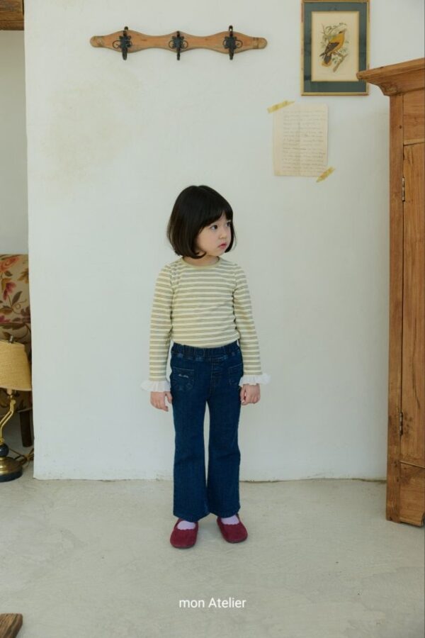 A637FA9A-077D-4D9C-8434-75BB44CF9F5B 〖預購〗蜜糖線條古典上衣