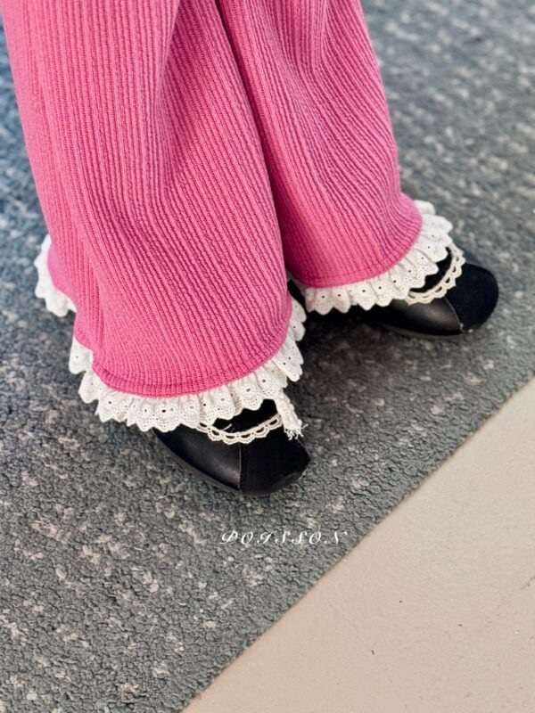 A8BE503B-621C-43AE-ABA0-CF08BF0DDED9_1_105_c 〖預購〗氣質蕾絲滾邊靴型褲