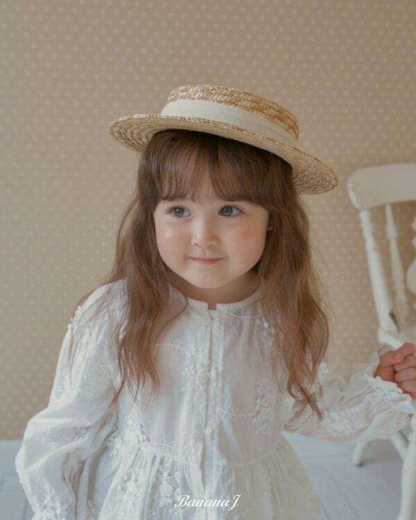 AB0E6202-042B-4EC6-9A0E-EA474D2BF8BE 〖預購〗暖感花瓣領蕾絲刺繡襯衫