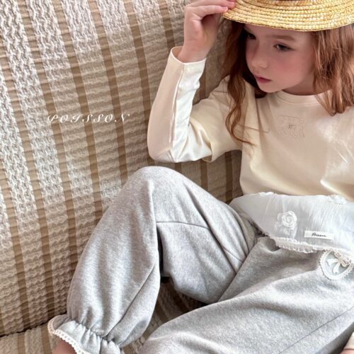 ACA57147-215B-4C67-879E-CFA2CCBC79F7_1_105_c 〖預購〗日常感荷葉邊飾舒柔縮口褲