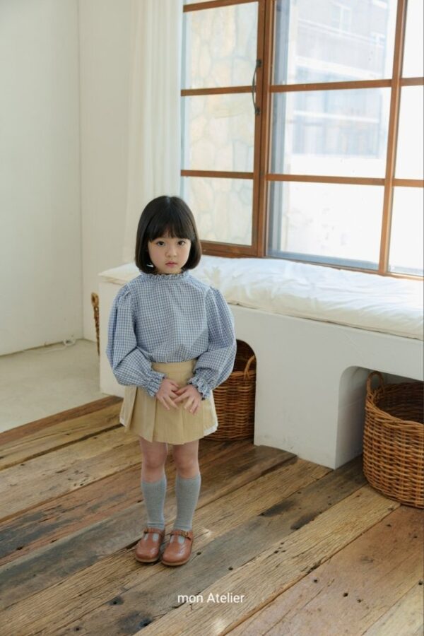 AE494D6A-6A24-4A8F-8F9F-DBF8055CC9B9 〖預購〗格紋序曲荷葉飾邊復古襯衫