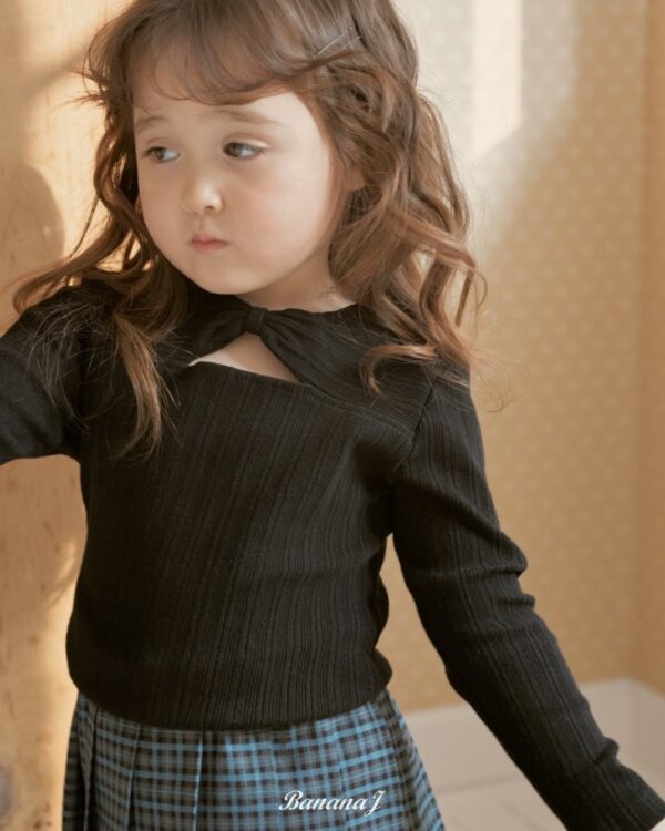 AFC4A75E-D3DF-4A8D-B265-CCFD15495DFB 〖預購〗蝴蝶結舒柔上衣