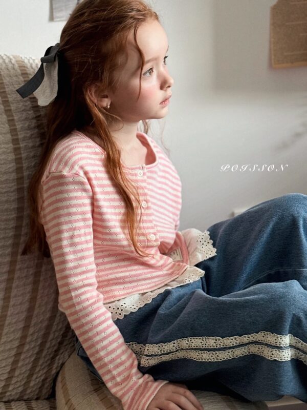 B0225837-5E59-48B5-AA58-8BBF05EA4E66_1_105_c 〖預購〗Eloi 蕾絲拼接舒柔開襟衫