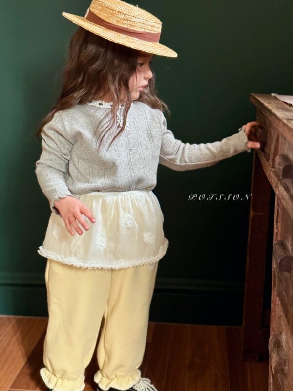 B0EA3A38-E6F0-49A0-A704-6CA5924EAD23_1_105_c 〖預購〗Mellow 蝴蝶結飾親膚上衣