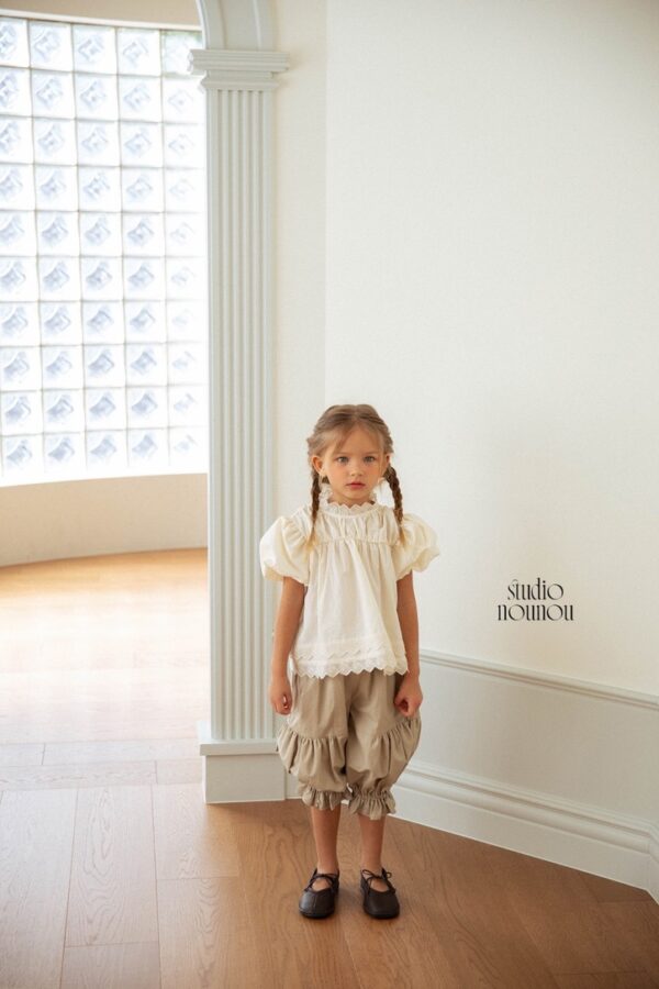 B12F6452-14B9-4DBB-9253-0CF327A1B11B_1_105_c 〖預購〗花苞剪裁抽褶燈籠褲