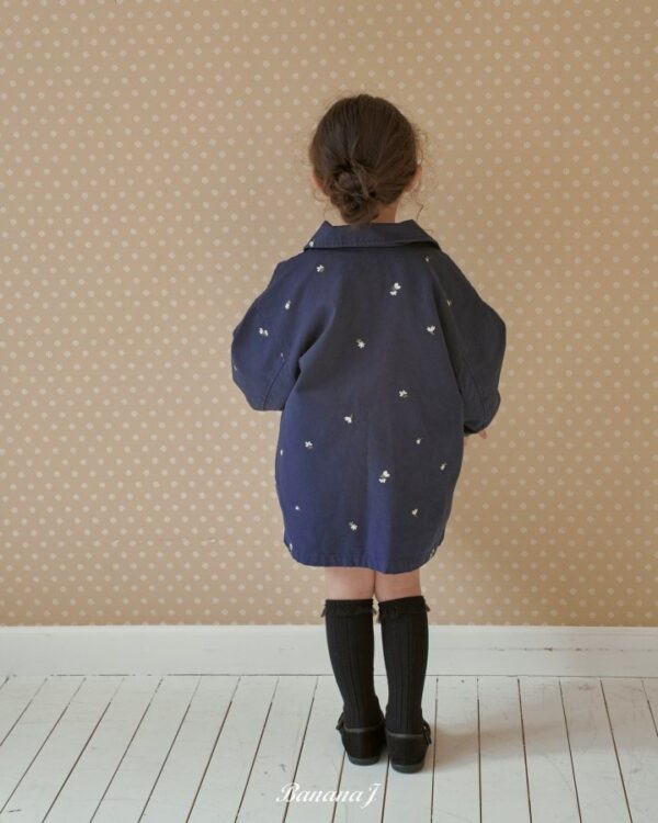 B148193A-7D3D-4635-938C-423623141075 〖預購〗小精靈繁花刺繡舒柔夾克