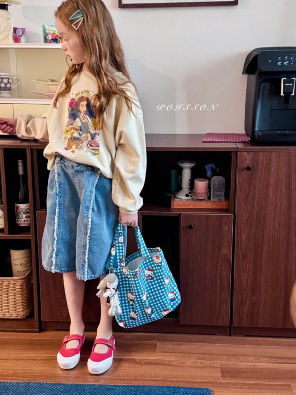 B592E7A6-77E8-4253-B0AE-9A5D52C24301_1_105_c 〖預購〗Sweet Bell 貝兒公主大學T