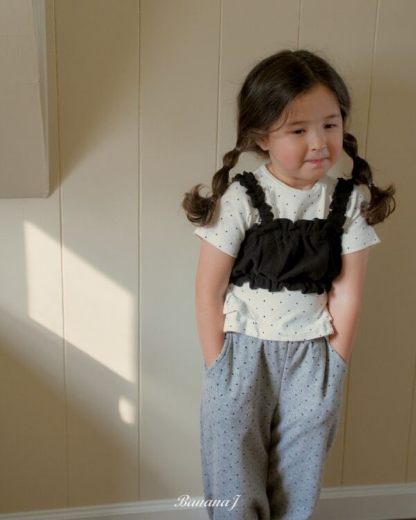 B639A782-2044-467B-AC2C-F78EE03DA285 〖預購〗Love Me 點點荷葉下擺上衣