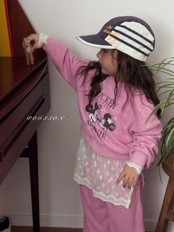 B8C8F9FD-D8CE-445D-AAB0-06D012DA4911_1_105_c 〖預購〗長版內搭蕾絲雕花襯衫