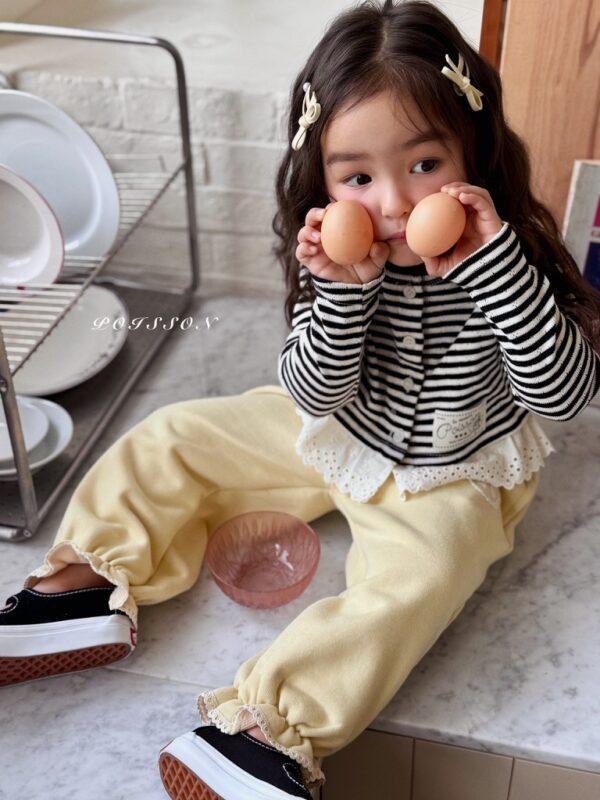 B9E9F414-FC00-4153-8D60-FF28CF9E7F78_1_105_c 〖預購〗Eloi 蕾絲拼接舒柔開襟衫