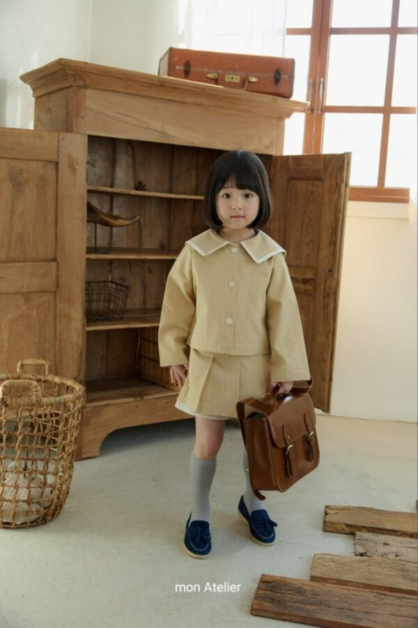 BB86DBB2-575A-4B1E-B314-31F2CA28EF1D 〖預購〗蔚藍漫步海軍領質感外套