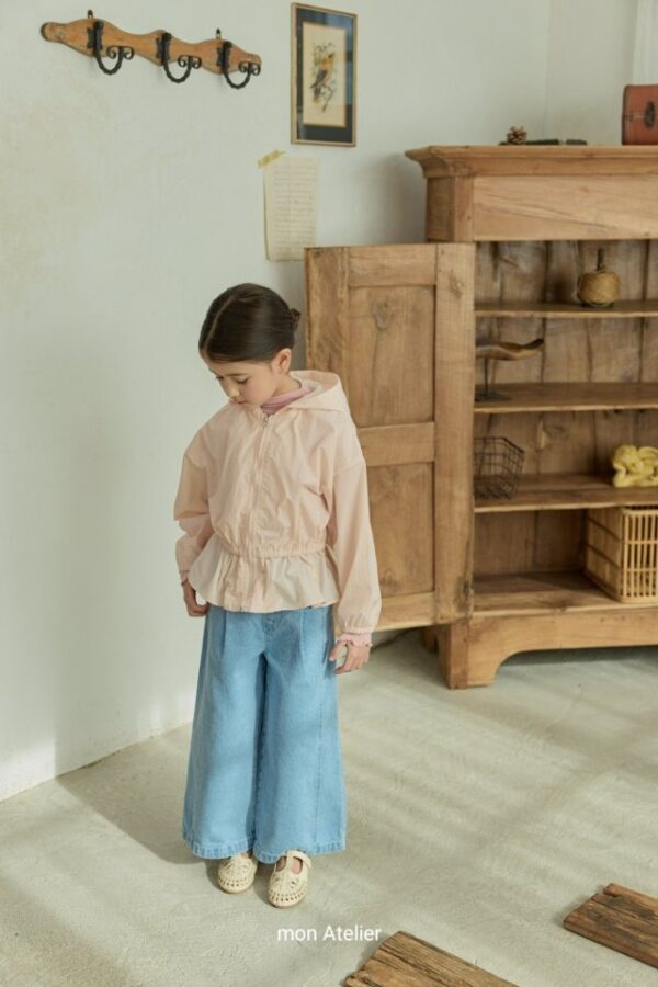 BF9C15F2-37A9-410D-9451-03EC45FB434C 〖預購〗清晨薄霧連帽外套