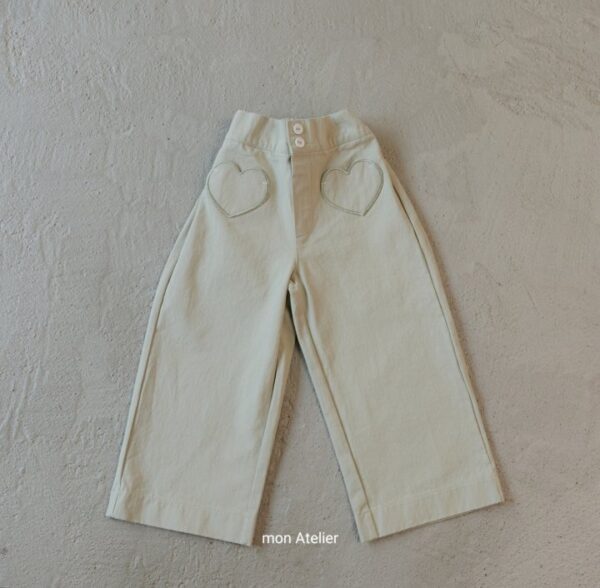 C08F0C38-7928-44F1-AD59-FF57B8C3A88D 〖預購〗愛心印記立體剪裁休閒長褲