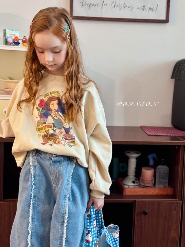 C2D41A66-284B-45CE-869E-C54966BB1353_1_105_c 〖預購〗Sweet Bell 貝兒公主大學T