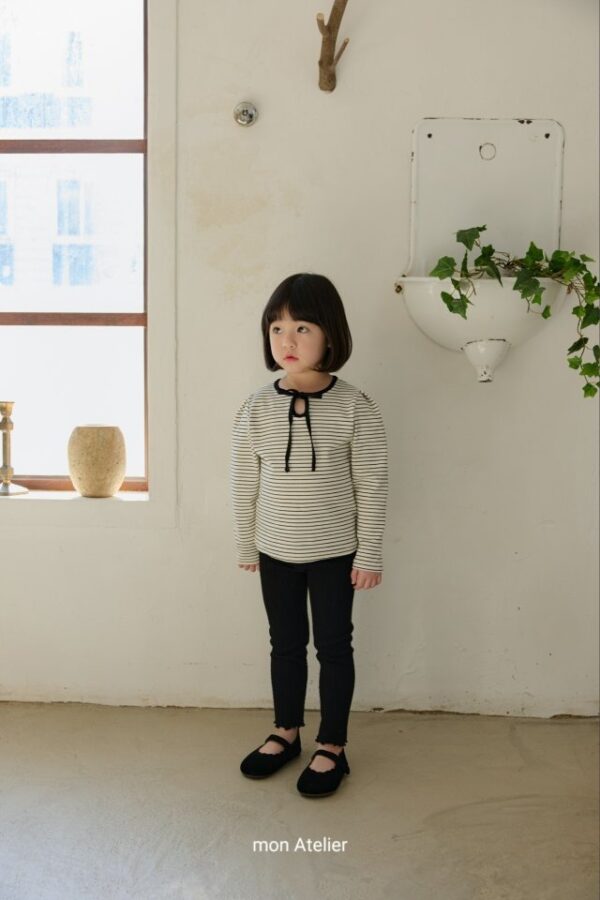 C56A8040-BE24-4F41-8BC6-7148743DEA8B 〖預購〗繫情蝴蝶結飾條紋質感上衣