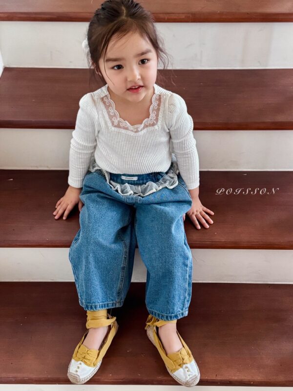 C59FC18E-172C-4993-81DE-4F8FA8E42DBF_1_105_c 〖預購〗Blanc 柔霧感蕾絲飾邊上衣