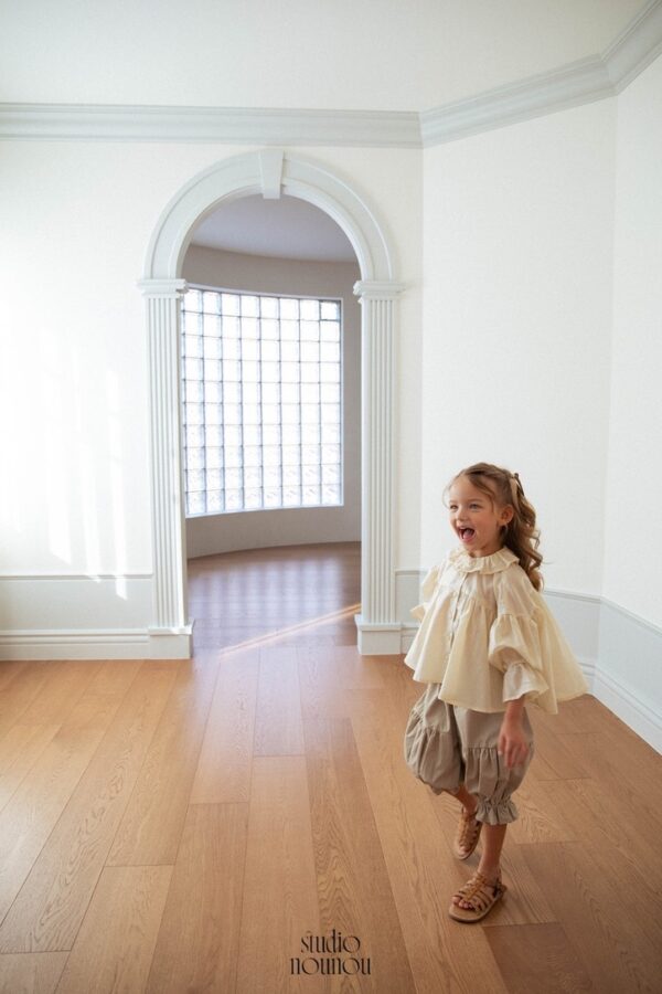 C77559F3-9CB0-4A08-A203-A48CA992A3EB_1_105_c 〖預購〗透明日常光澤感上衣