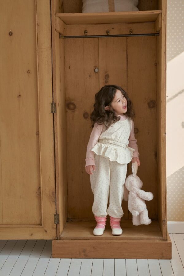 C953398A-AF21-4812-B4C1-87279CC54346 〖預購〗羅倫柔霧感雙層荷葉邊上衣