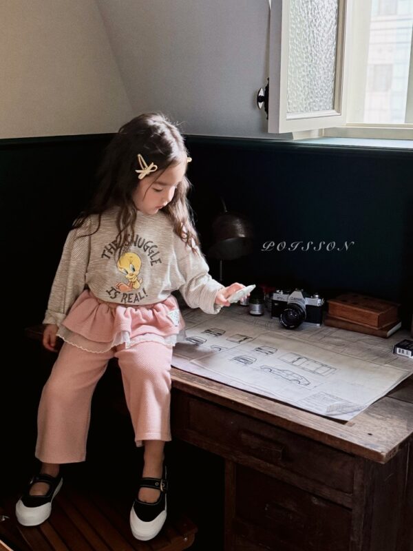 CBF98158-BED2-48E5-94DC-7B5851B0F594_1_105_c 〖預購〗小精靈 Muse 浪漫多層次長褲