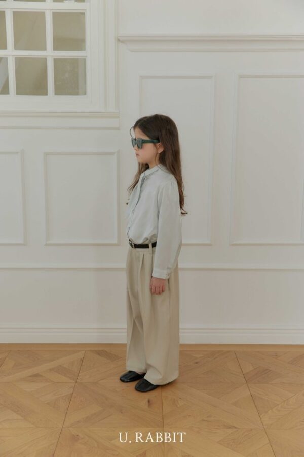 CC9AC741-4A01-48A5-959B-BD31A25B8DC6 〖預購〗絲滑垂墜領結飄帶感襯衫