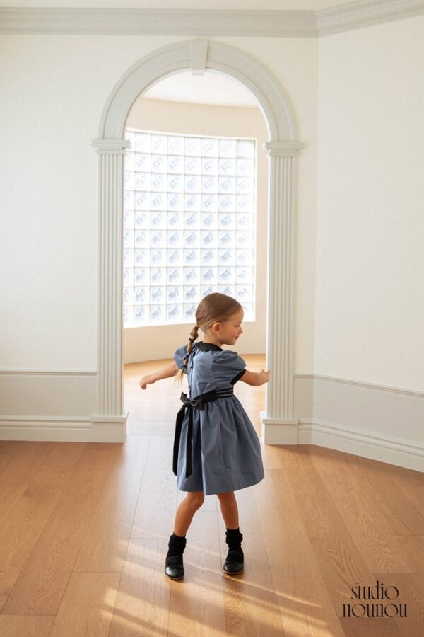 CCC3AE36-A4F3-4698-82A6-DC75A230B8A6_1_105_c 〖預購〗星塵緞帶澎袖洋裝