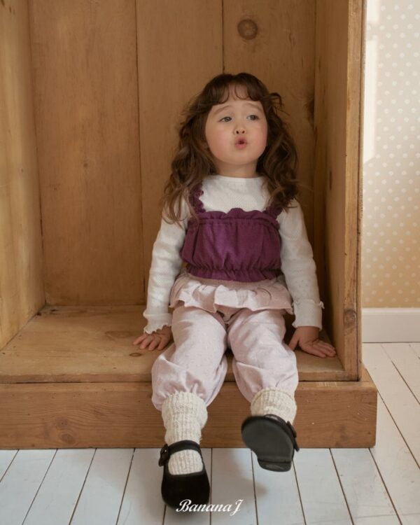 D0626B7B-72FF-41EA-9F42-027442E38A54 〖預購〗Rosy 舒柔花瓣邊鬆緊縮口褲