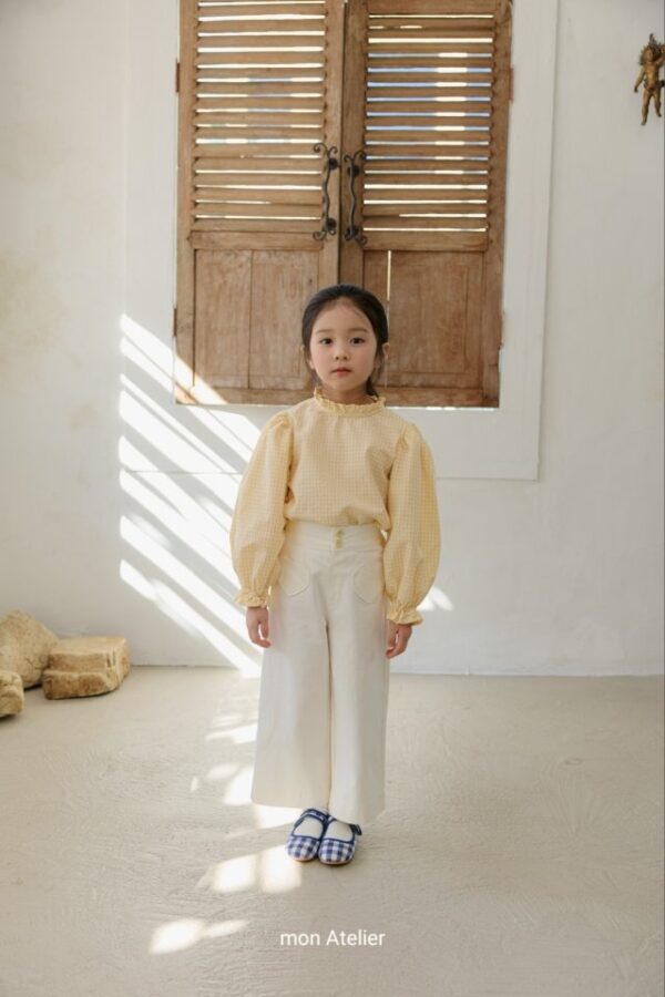 D2D96EB1-AAC3-42D4-A3D4-C5A45A2D28F9 〖預購〗格紋序曲荷葉飾邊復古襯衫