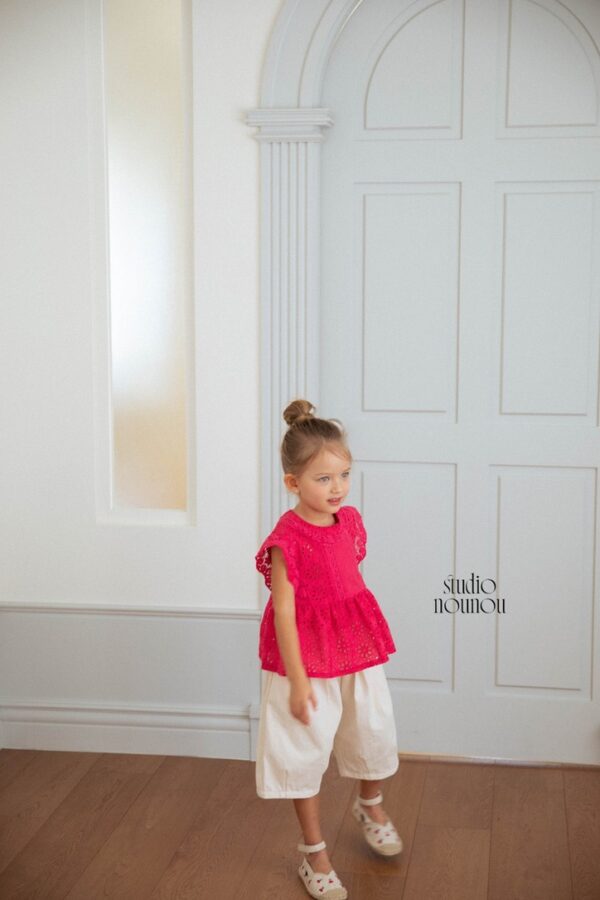 D8910CDC-7095-4FEE-9E64-54AB9F563D22_1_105_c 〖預購〗粼粼氣泡鏤空上衣