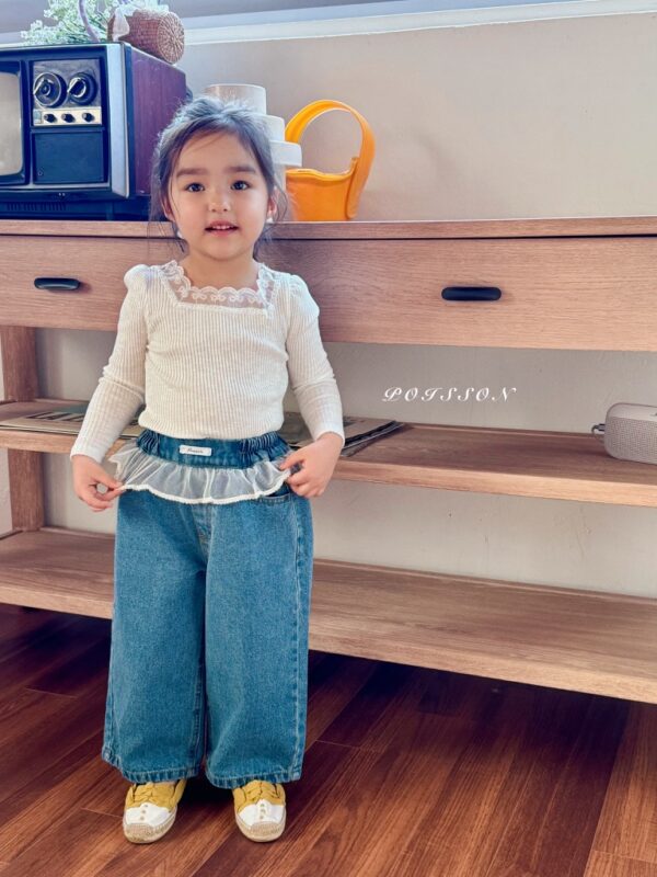 DA81F8FE-8FD5-4FE9-ACB9-41A1453E3BAD_1_105_c 〖預購〗Blanc 柔霧感蕾絲飾邊上衣