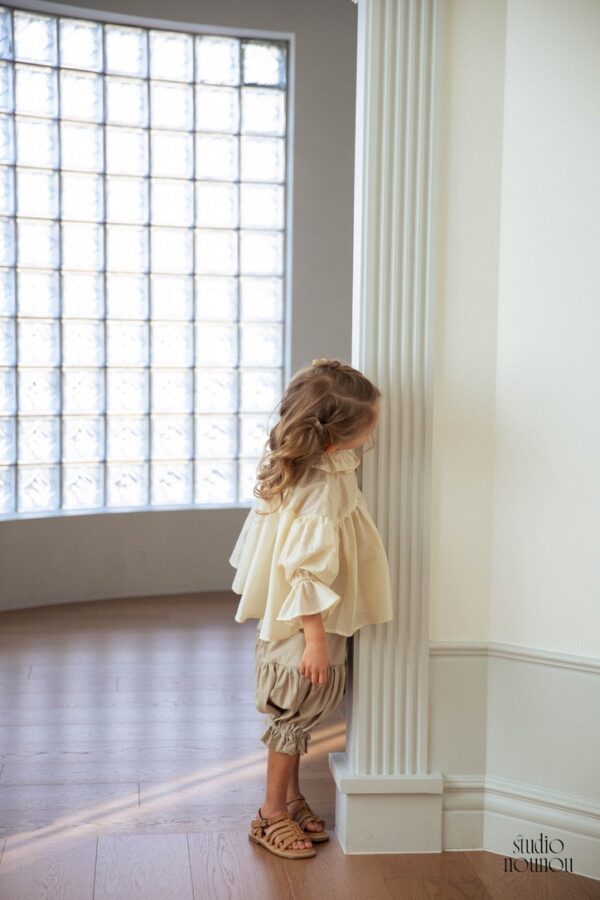 DD91517E-3E63-4116-A344-EA7CD2A9D26F_1_105_c 〖預購〗透明日常光澤感上衣