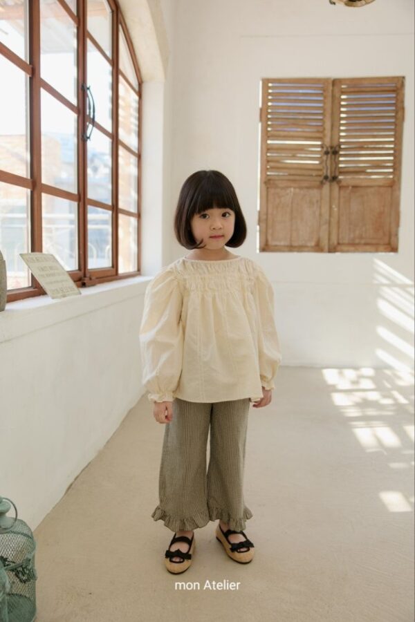 EAB3FFF7-4497-4CCA-9BFB-CD36DE0EE6A9 〖預購〗抽褶雲朵寬鬆剪裁上衣