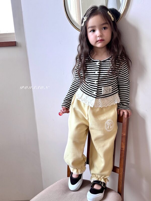 F1615CB1-C27A-40CB-B53B-99CE52B85194_1_105_c 〖預購〗Eloi 蕾絲拼接舒柔開襟衫