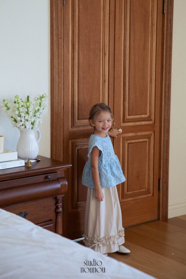 F1B966D2-7AB2-4743-AC1C-7FCAB2387C4E_1_105_c 〖預購〗粼粼氣泡鏤空上衣