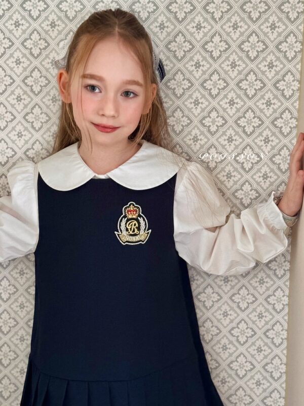 F29B3A7E-E57F-4CE3-9262-5213344E4BCB_1_105_c 〖預購〗經典學院藍百褶洋裝