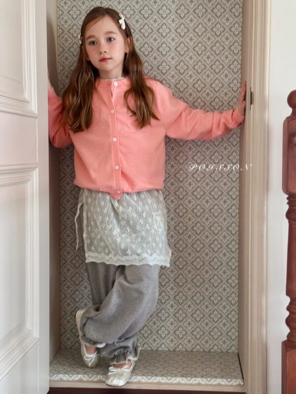 F329EB67-78AB-4969-9060-C6F51377E3F3_1_105_c 〖預購〗法式蝴蝶結刺繡針織衫