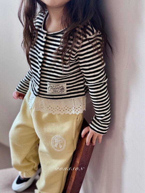 F39362C2-F913-4504-9B07-E50A1CCE9FD1_1_105_c 〖預購〗日常感荷葉邊飾舒柔縮口褲