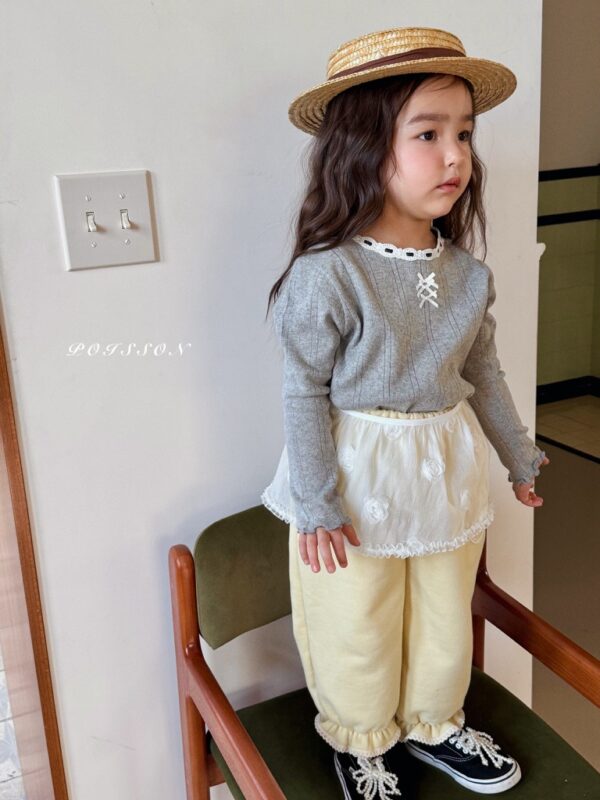 F41EFE97-77C6-438D-902F-58005E399981_1_105_c 〖預購〗Mellow 蝴蝶結飾親膚上衣