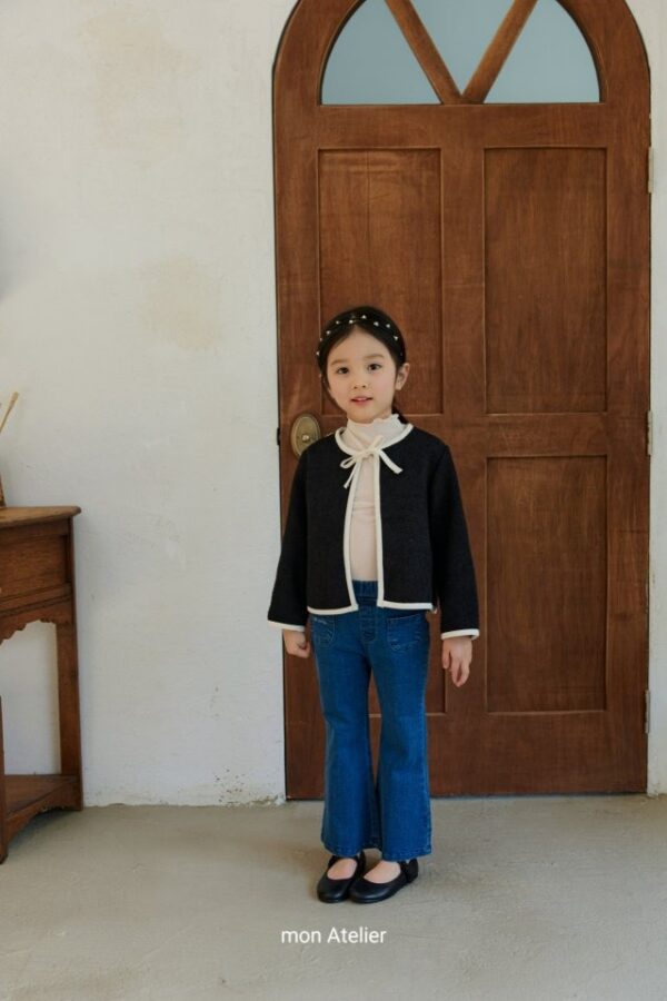 F8CEF15A-3A11-4977-BD83-D33727870410 〖預購〗經典剪影撞色蝴蝶結外套