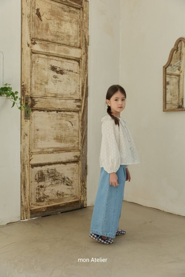 FCFBCEDE-2F68-40D5-A262-2ED07481760A 〖預購〗花漾盛綻細膩上衣