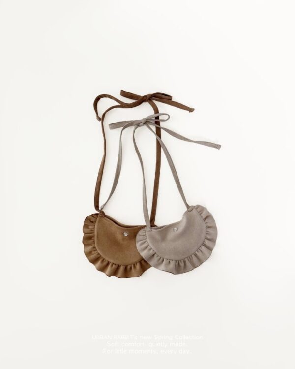 FEE18C79-228D-4800-9D2D-53D599D71436 〖預購〗磨砂質感麂皮荷葉半圓腰包