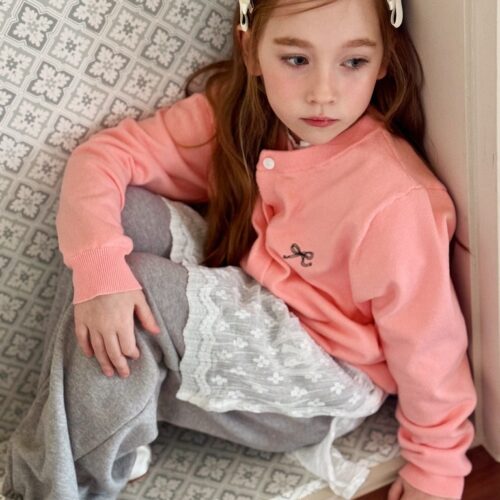 FF89DC59-A2E1-41AC-A23A-A46A18CBAC59_1_105_c 〖預購〗法式蝴蝶結刺繡針織衫