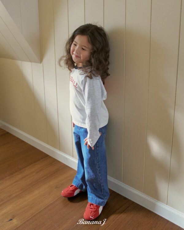 FFEEE704-1D07-49F6-AA7B-D82ADB2A9A5E 〖預購〗經典標誌率性水洗寬鬆牛仔褲