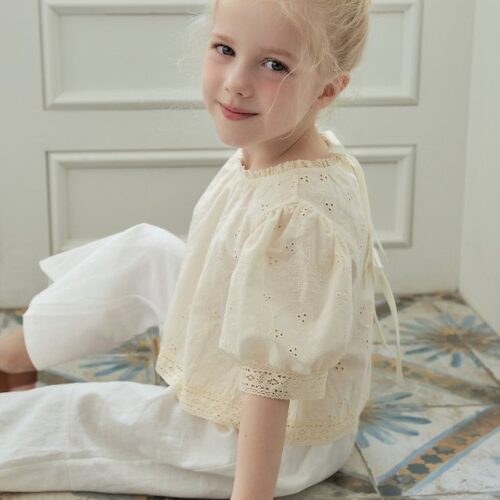 00846B19-8053-47DE-AD7F-749ACA60D75C 〖預購〗蕾絲刺繡短上衣