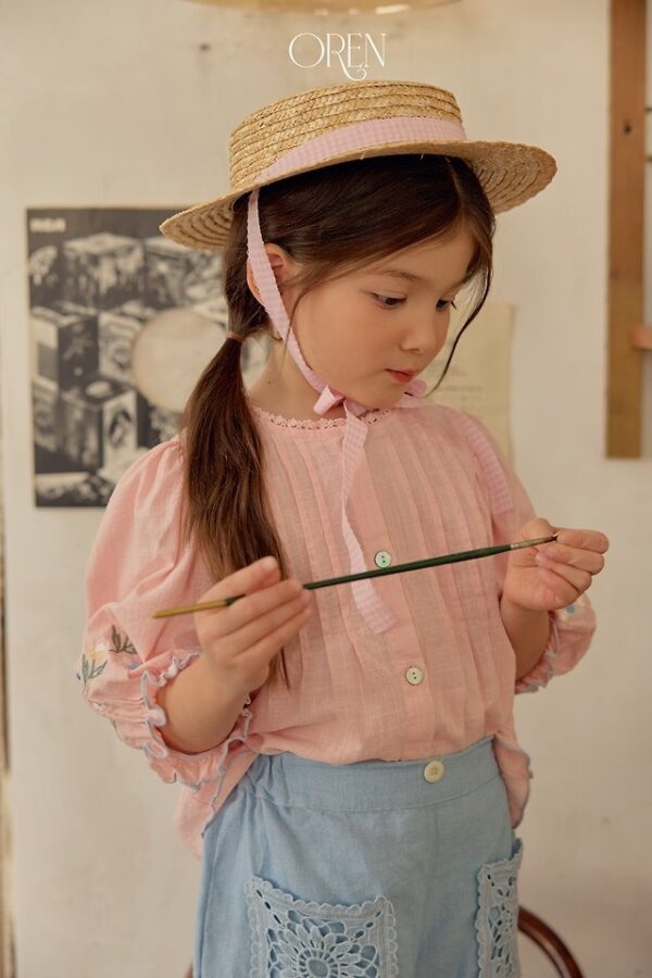 017AED23-965B-48D2-9447-F2664FB1E55F 〖預購〗晨間小花拓印上衣