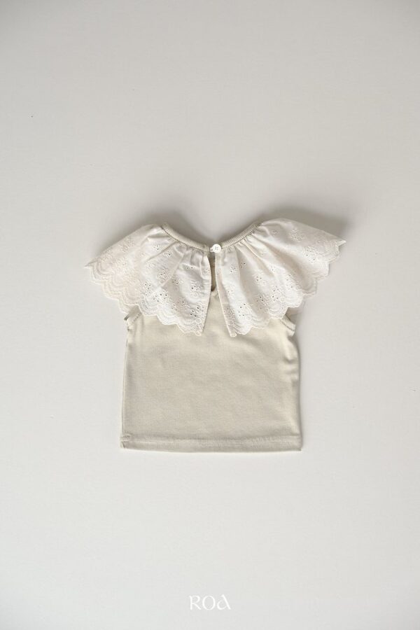 029F000A-5F5B-41C9-924A-D240D597D43F 〖預購〗蕾絲領片拼接上衣