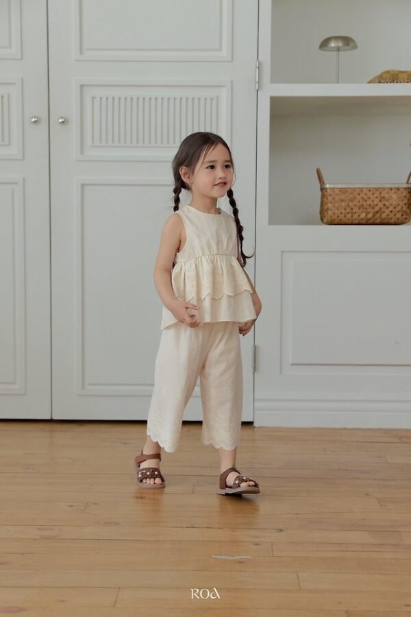 04CB39C8-992A-4A0B-BEB5-EC8C6AEC274C 〖預購〗純棉蕾絲花影褲