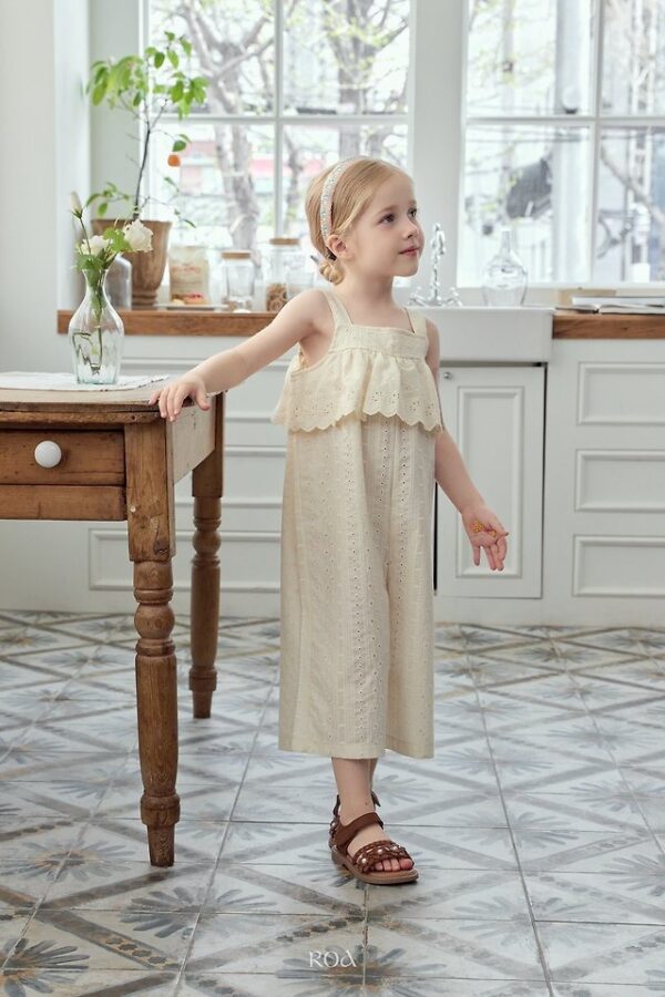 05DA2D2D-4596-4571-A975-1AC16E337C57 〖預購〗燒花蕾絲連身褲